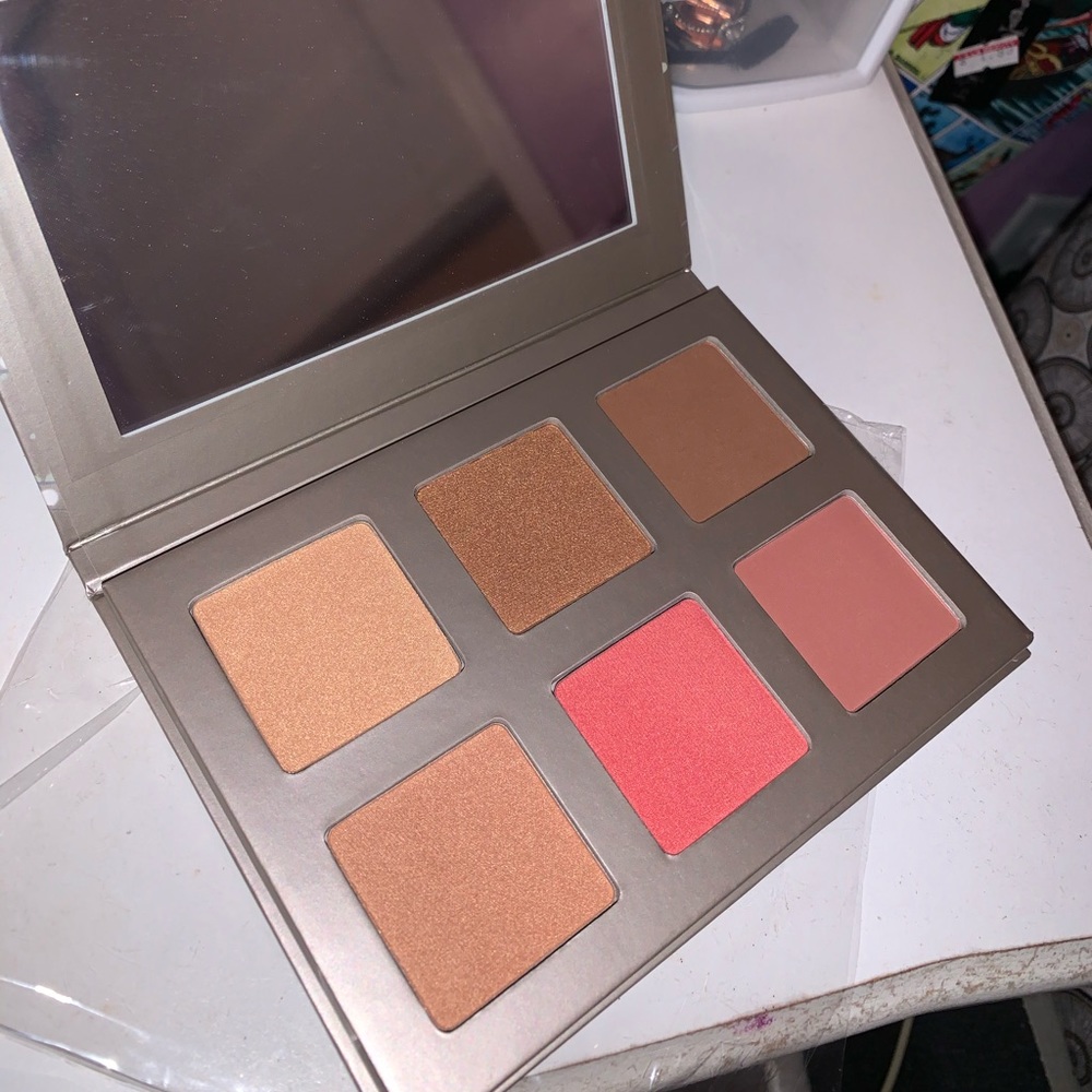 ICONIC LONDON BLAZE CHASER FACE PALETTE